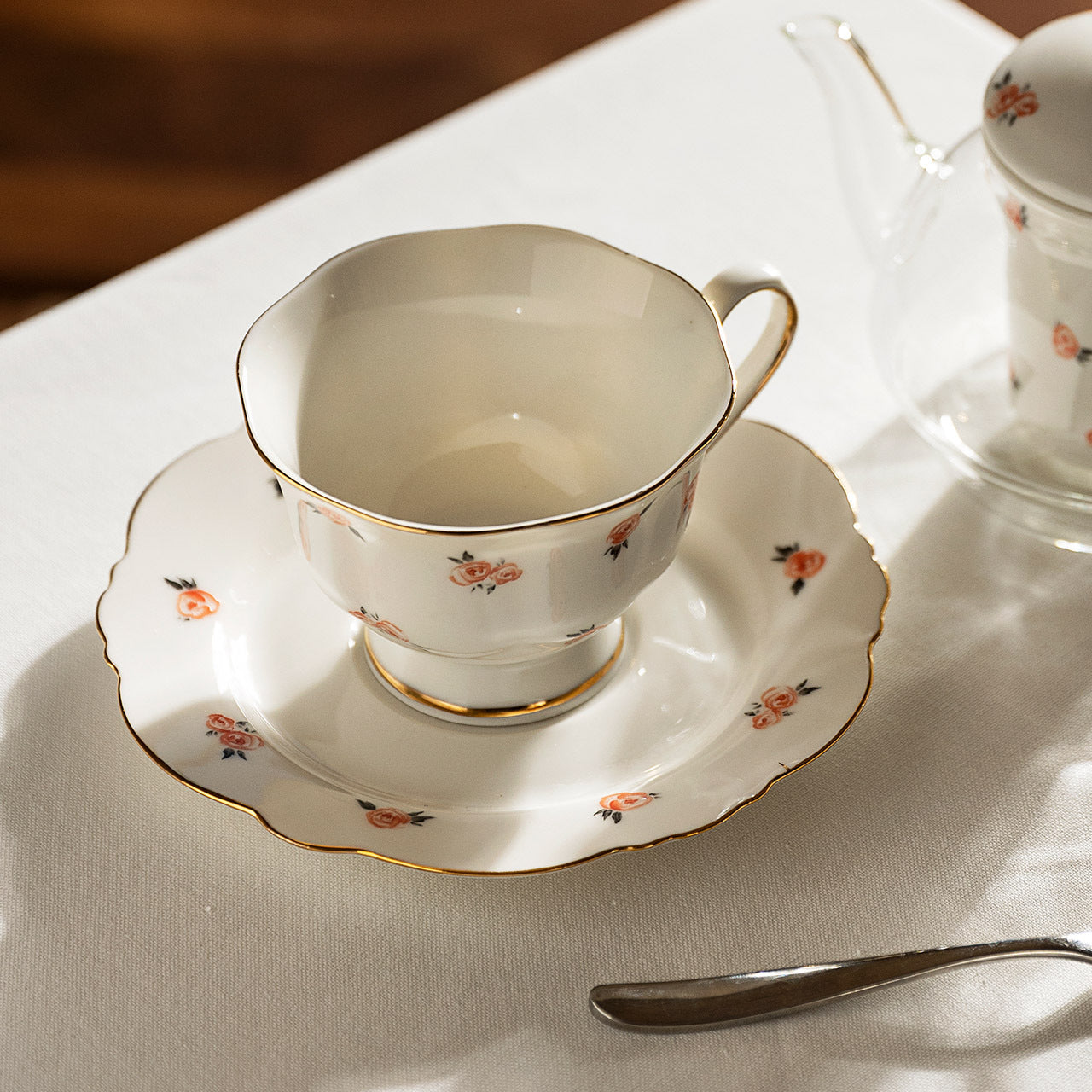 Elegant Ceramic Bowl And Dish Set with Gold Edge