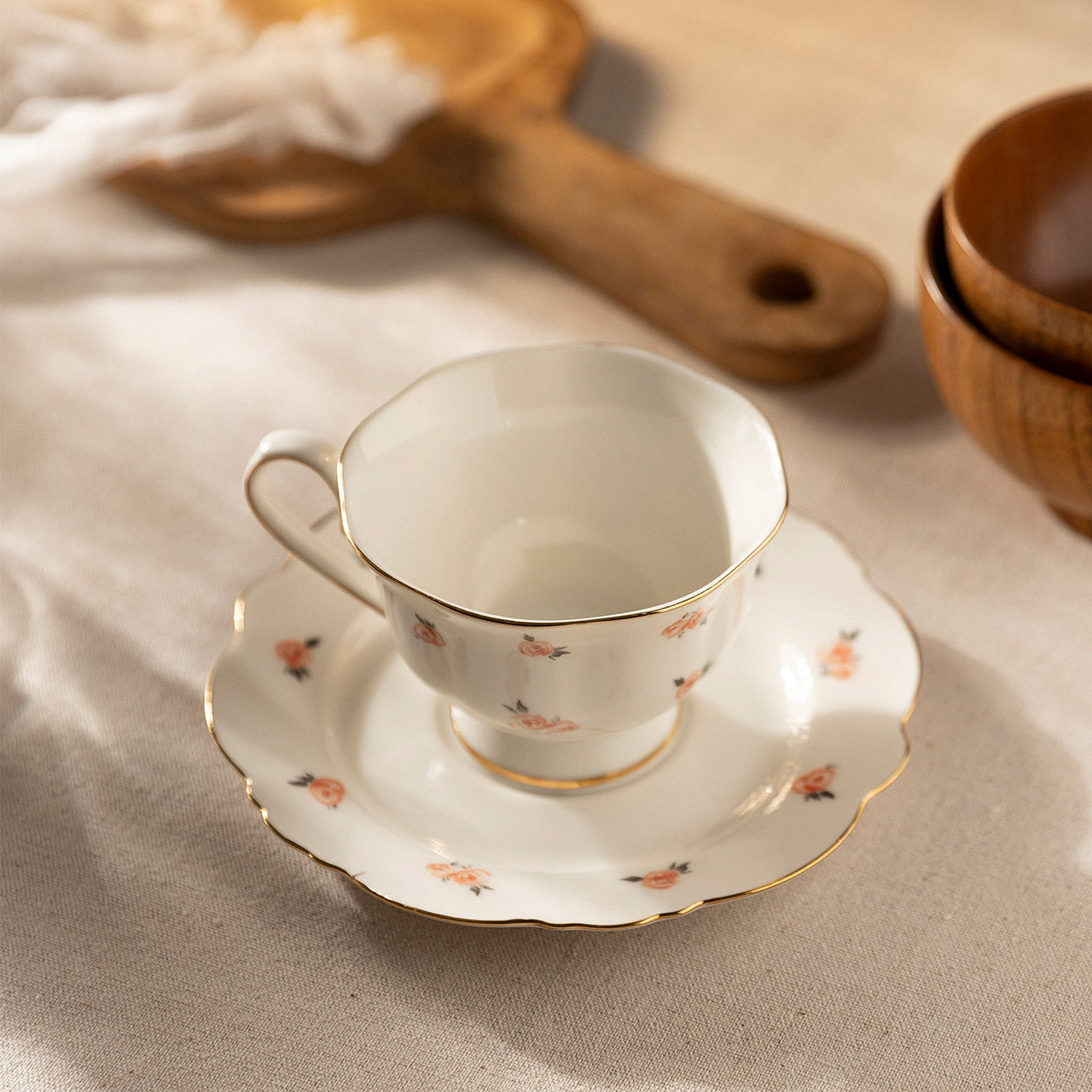 Elegant Ceramic Bowl And Dish Set with Gold Edge