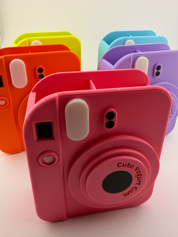 Close-up of the retro camera silhouette of the FLASH pink lemonade holder