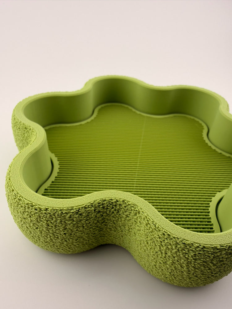 Close-up of the wavy rim of the FLORA matcha tray