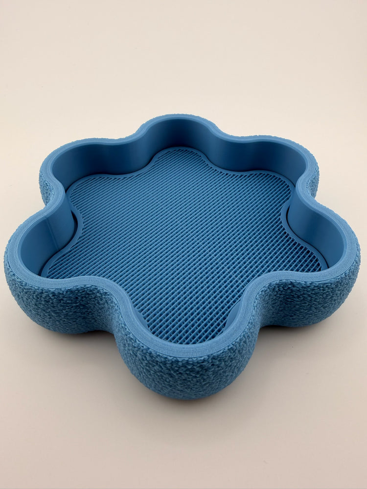 Close-up of the wavy rim of the FLORA denim tray